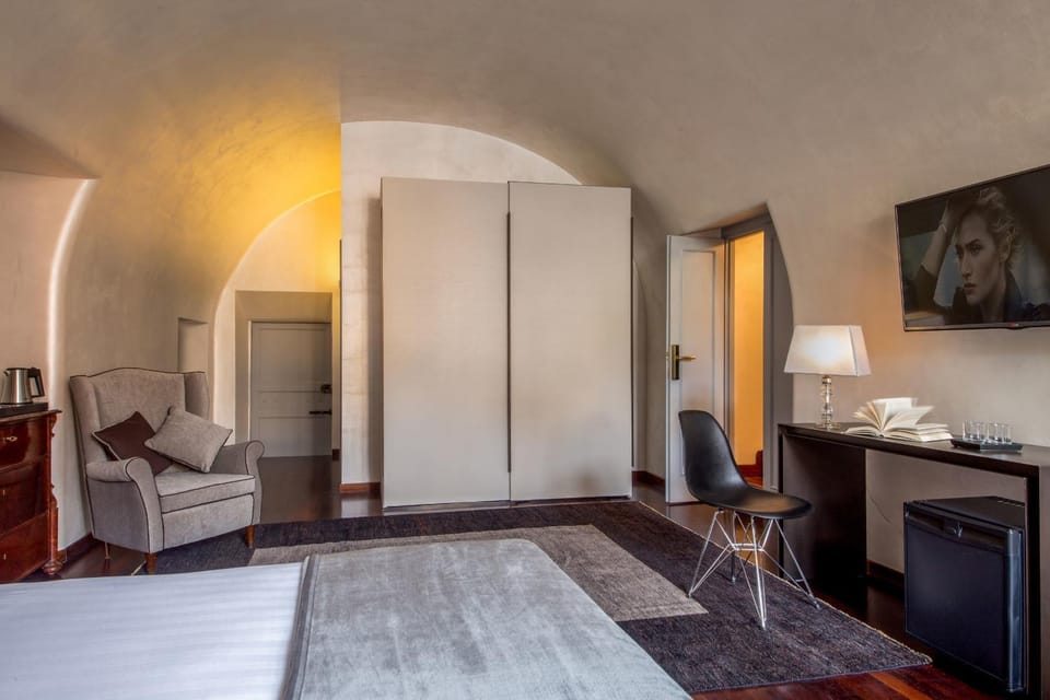 TV and multimedia, Decorative detail, Bedroom