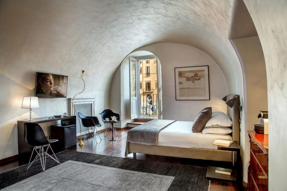 Photo of the whole room, Bedroom