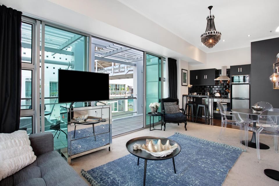 TV and multimedia, Kitchen or kitchenette, Living room, Seating area, Dining area, Evening entertainment