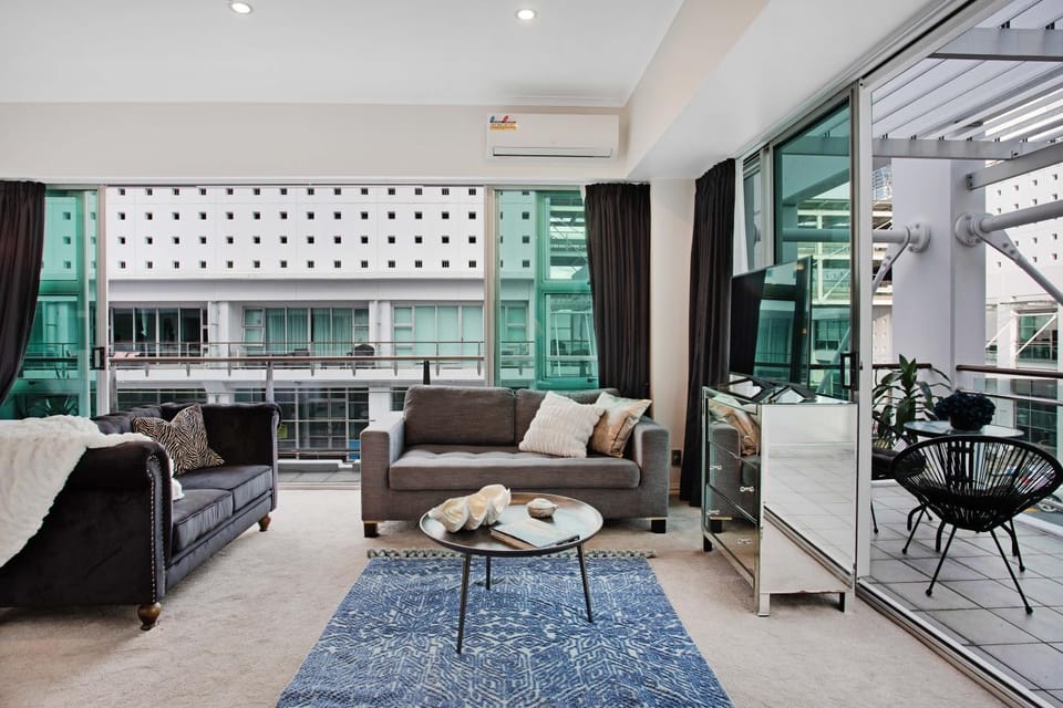 Patio, Living room, Seating area, Dining area, air conditioner