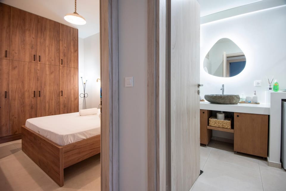 Property building, Bathroom, Bedroom