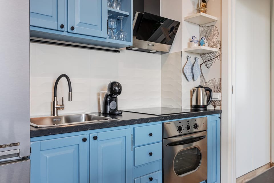 Kitchen or kitchenette, kitchen