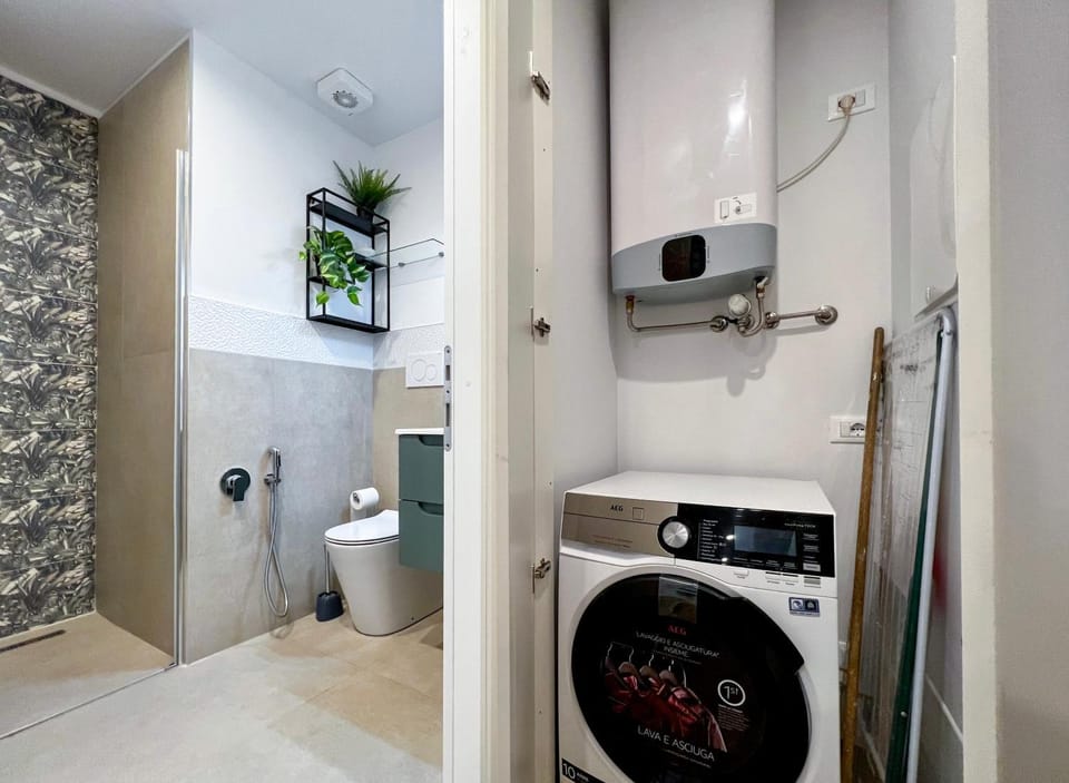 Bathroom, washing machine