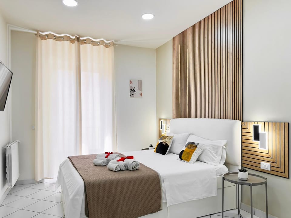 Bed, TV and multimedia, Photo of the whole room, Bedroom, towels, air conditioner