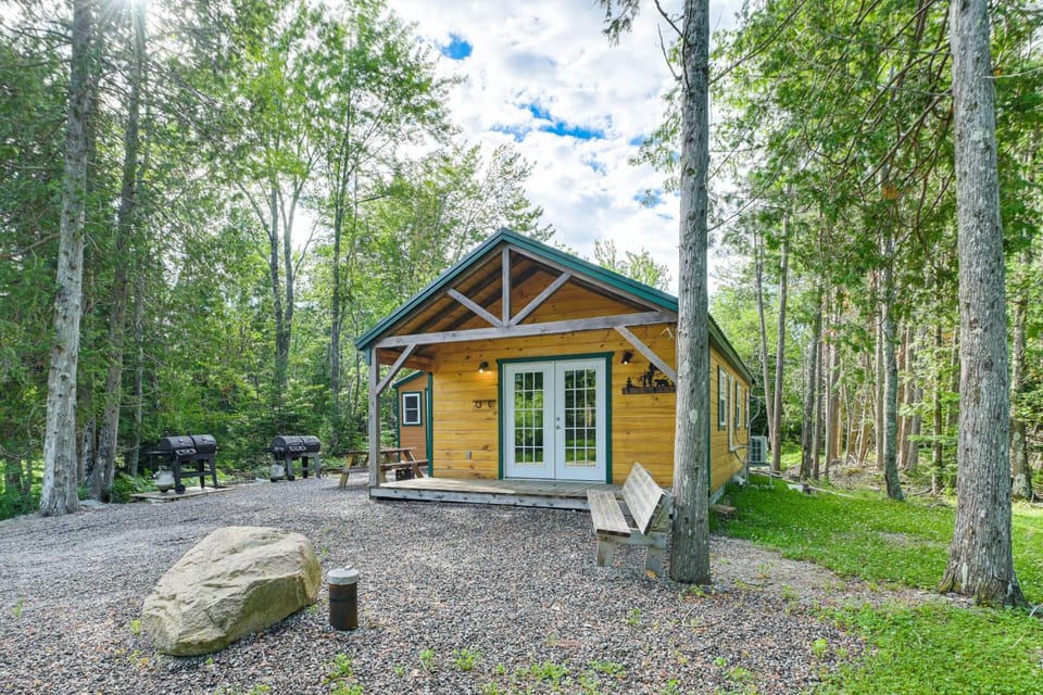 Harrington Cabin w/ Grills - Near Beaches & Hiking Cabin in Harrington