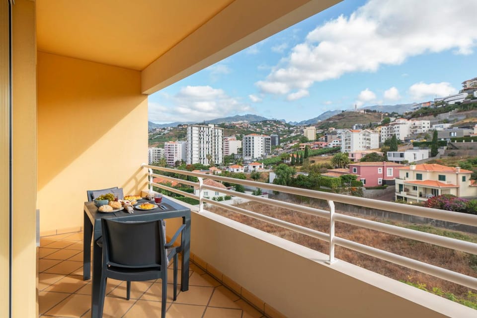 Property building, Balcony/Terrace, Seating area