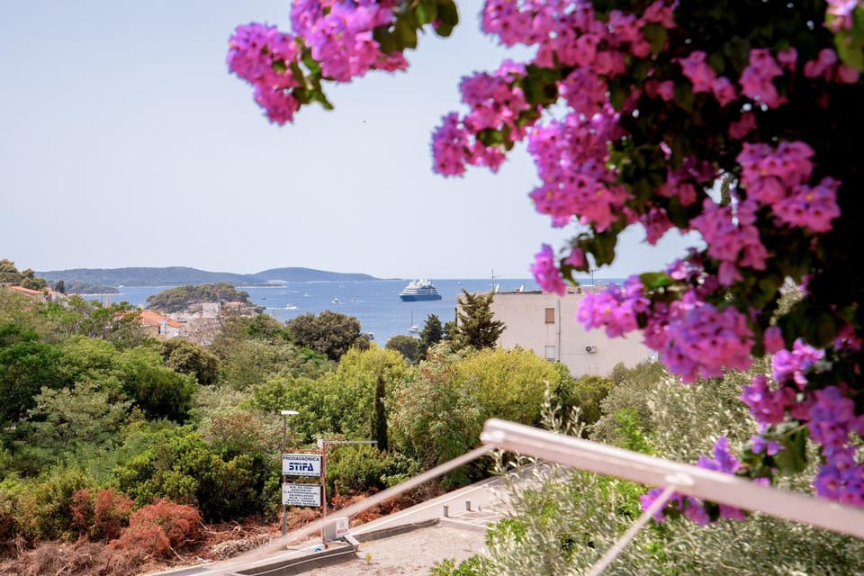 Property building, Balcony/Terrace, Sea view