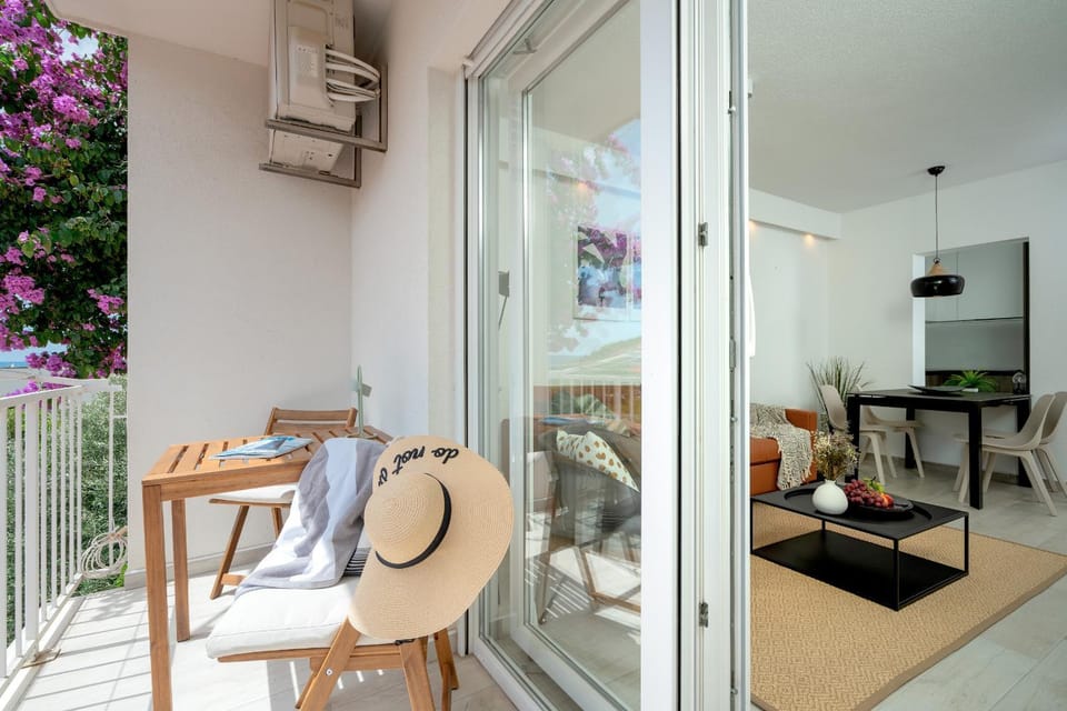 Balcony/Terrace, Living room
