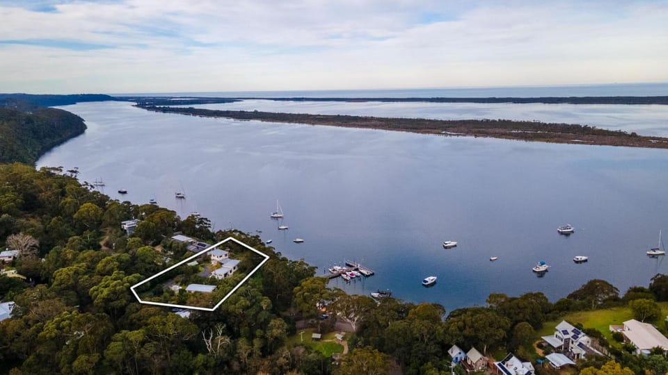 Jetty View - Lorikeet Cabin Cabin in Victoria