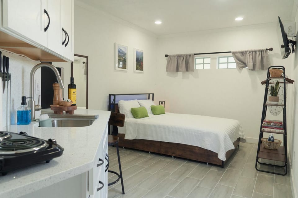Photo of the whole room, Bedroom