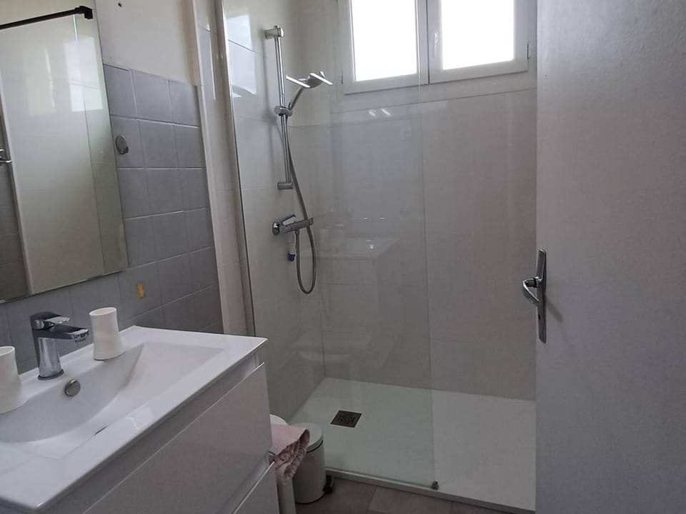 Appartement F2 avec Balcon, Ascenseur et Proche Thermes à Balaruc-les-Bains - FR-1-571-62 Apartment in Balaruc-les-Bains