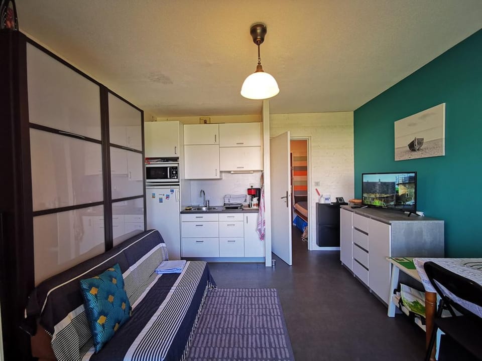 Studio calme proche plage avec climatisation, Le Lavandou - FR-1-803-54 Apartment in Le Lavandou