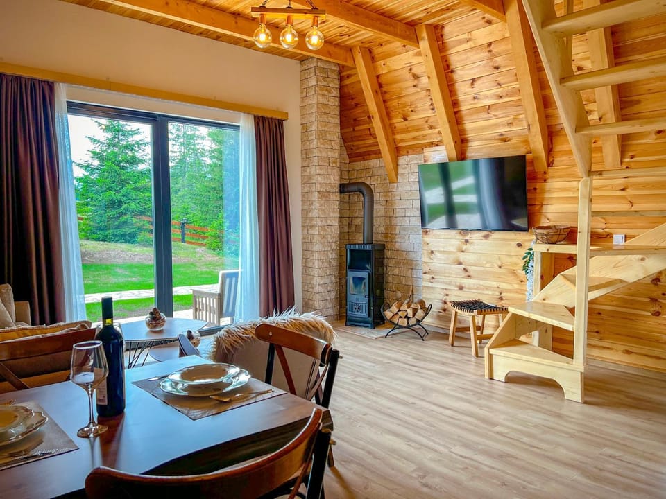 TV and multimedia, Living room, Dining area