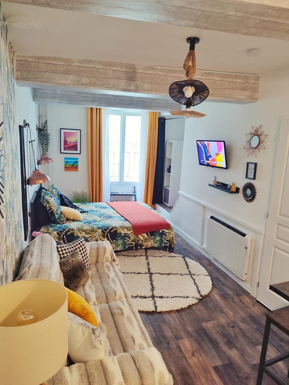 Bed, TV and multimedia, Living room, Bedroom