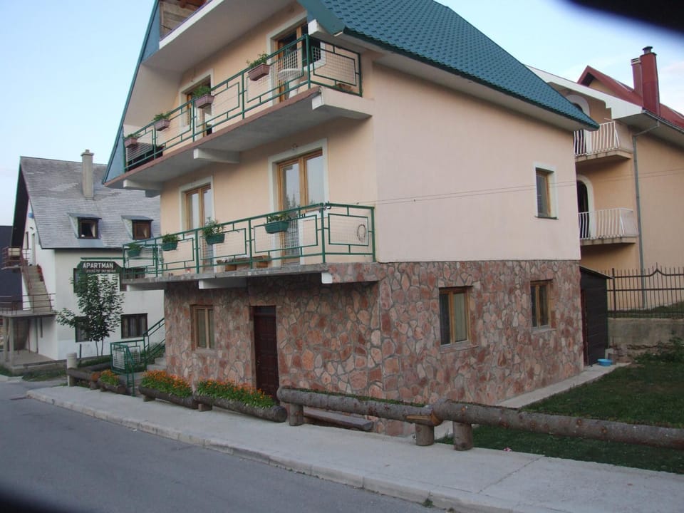 Neighbourhood, Garden view, Street view
