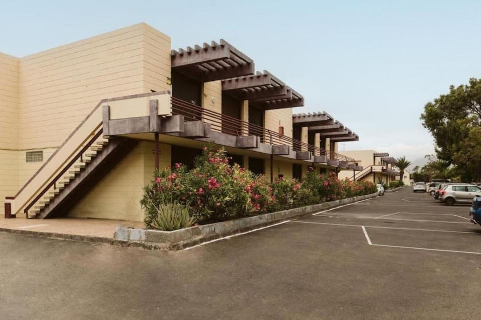 Property building, Day, Neighbourhood, Street view