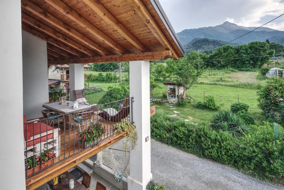 Balcony/Terrace, Garden view, Mountain view