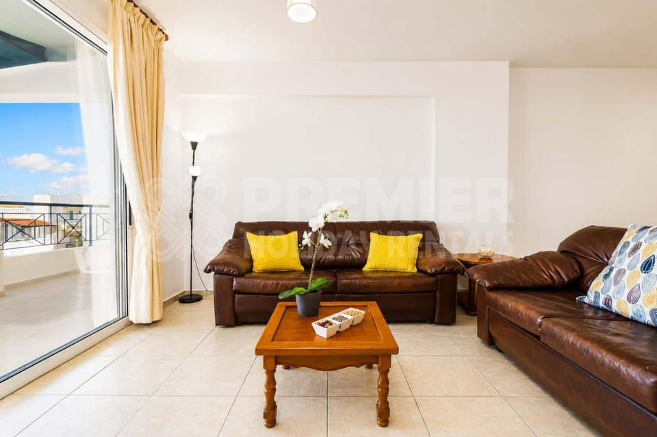 2BR Apartment with Pool - Michel by Premier Apartment in Paralimni
