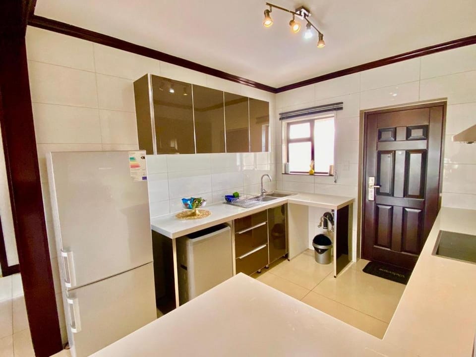 Breakfast, Breakfast, laundry, laundry, kitchen, kitchen