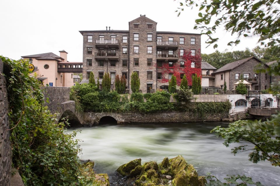 Property building, Facade/entrance, River view