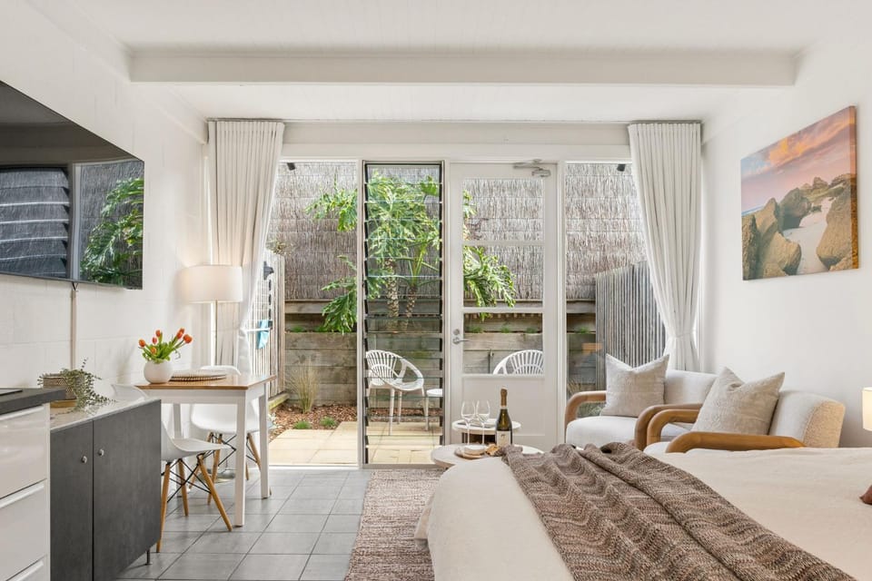 Patio, Bed, Living room, Dining area