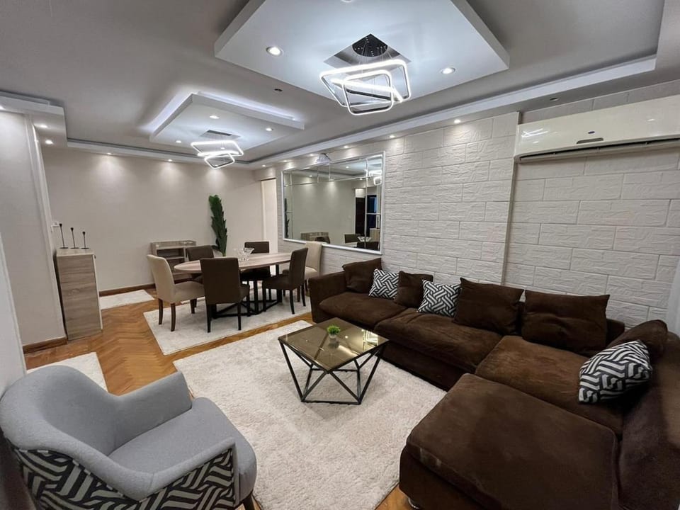 Zamalek Nile Panoramic View 3BR Apartment in Cairo