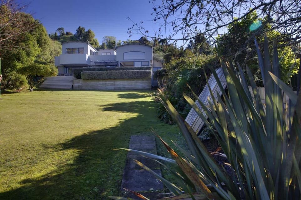 Waterfront Escape House in Rotorua