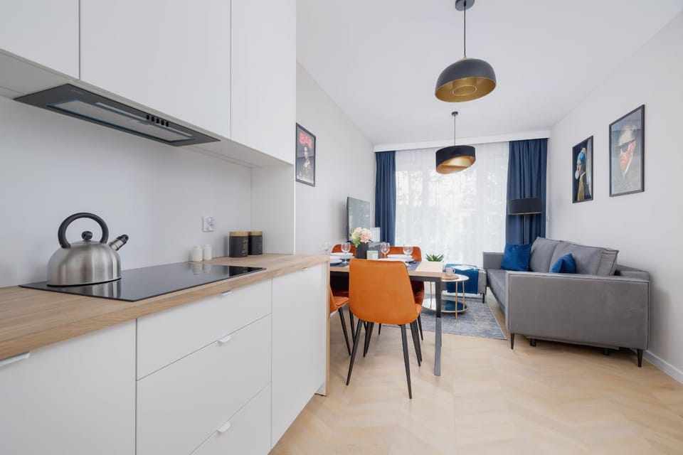 Kitchen or kitchenette, Living room, Seating area, Floor plan, Dining area, stove