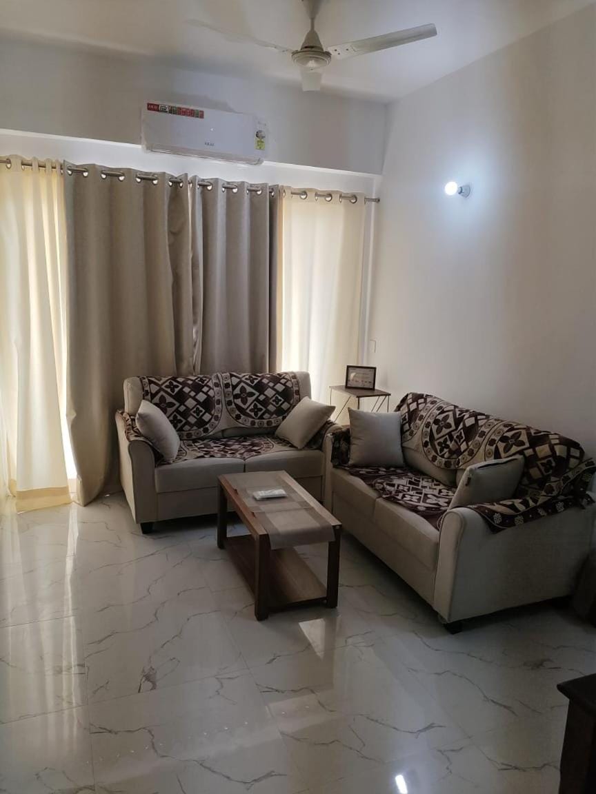 ATS Grand Casa Studio - Stay like a Celebrity Apartment in Noida