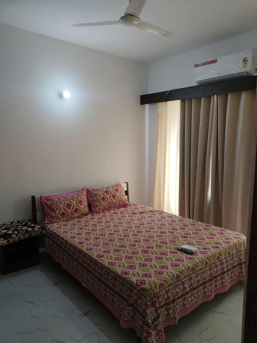 ATS Grand Casa Studio - Stay like a Celebrity Apartment in Noida