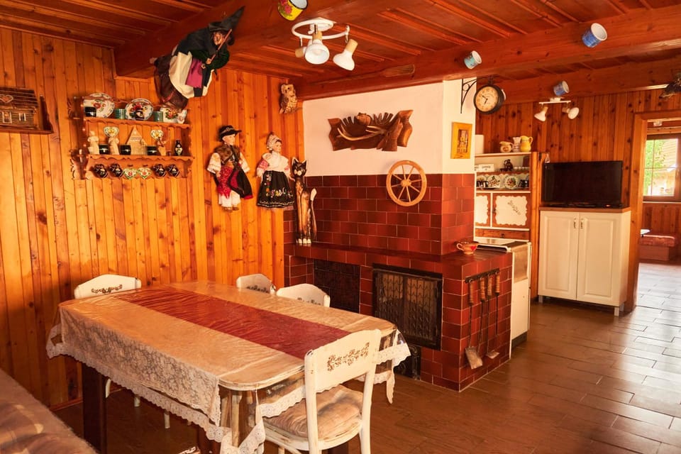 Kitchen or kitchenette, Seating area, Dining area