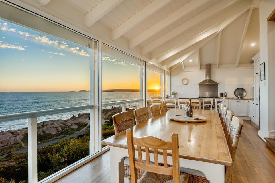 St Helens - Absolute Ocean Frontage - 1 The Strand Port Elliot- Linen Included House in Port Elliot