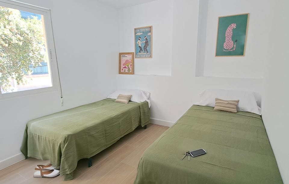 Photo of the whole room, Bedroom