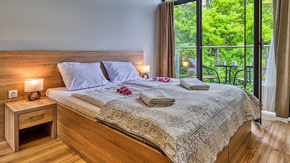 Bed, Bedroom, towels