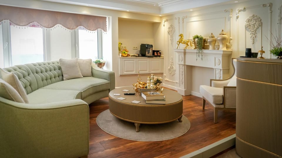 Communal lounge/ TV room, Coffee/tea facilities, Lobby or reception, Seating area