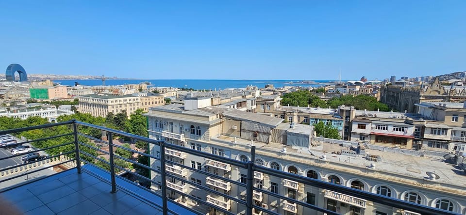 Property building, Nearby landmark, Neighbourhood, Natural landscape, City view, Sea view, Street view