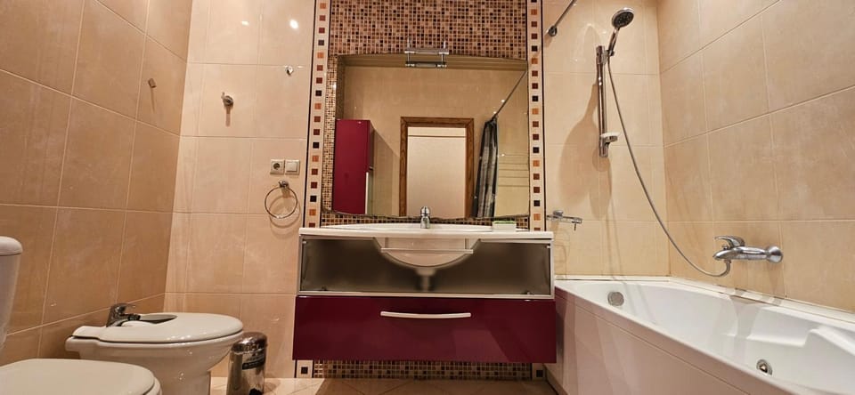 Shower, Toilet, Bathroom, Bath, bidet, towels
