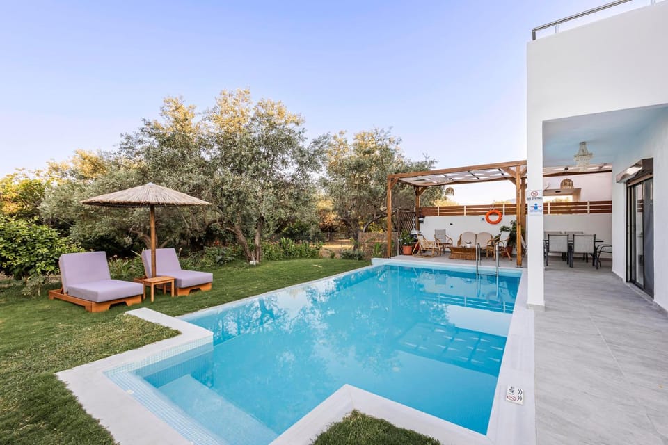 Patio, Day, Garden, Pool view, Swimming pool, sunbed