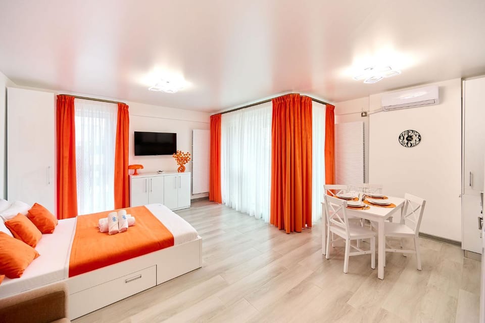 Bed, TV and multimedia, Photo of the whole room, Dining area