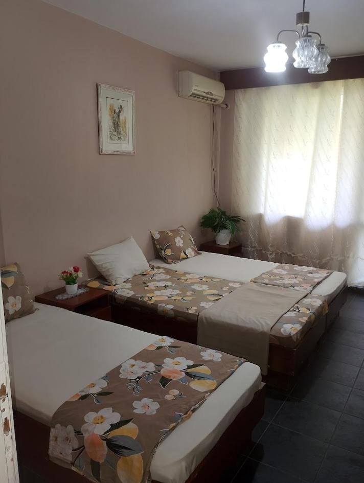 Hunters Lodge 40 Lakes - Back To Basic Hostel in Plovdiv Province