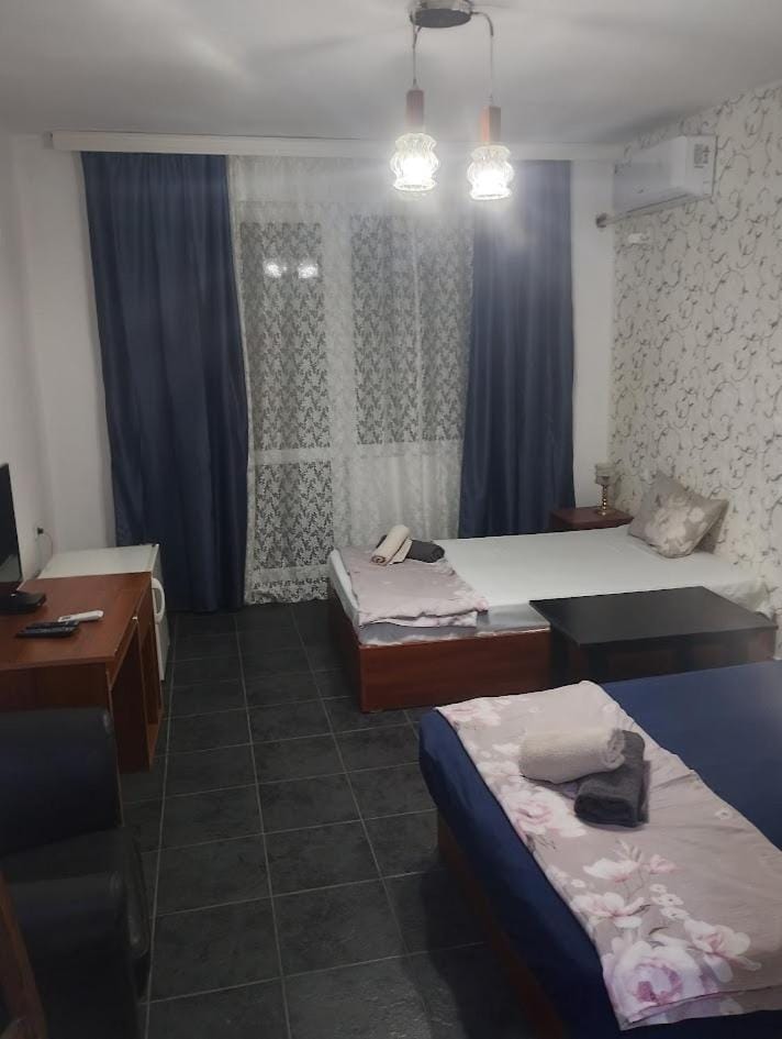 Hunters Lodge 40 Lakes - Back To Basic Hostel in Plovdiv Province