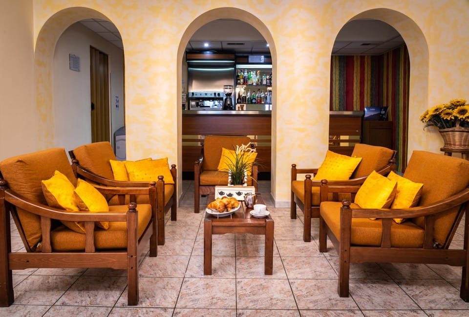 Lounge or bar, Lounge or bar