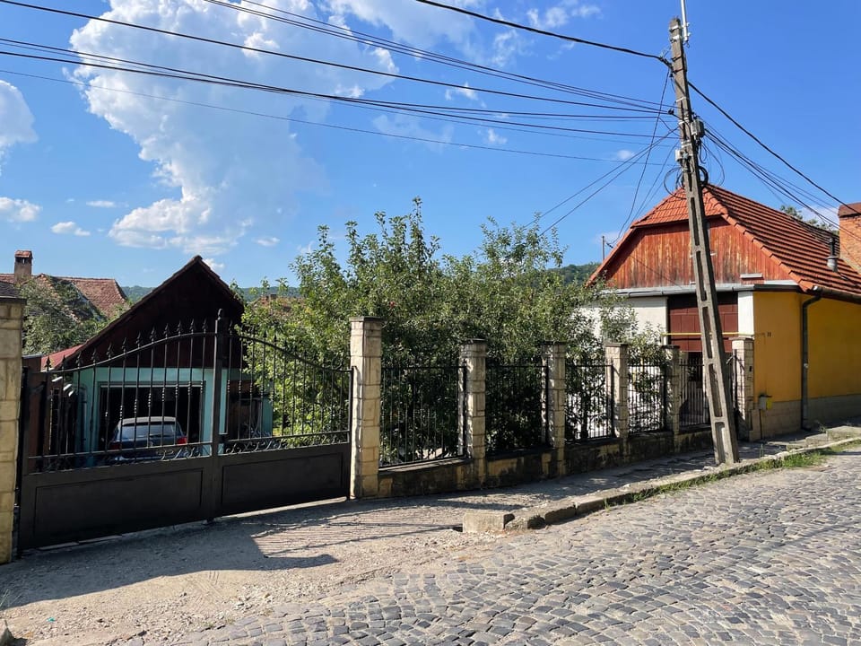 Facade/entrance, Day, Street view