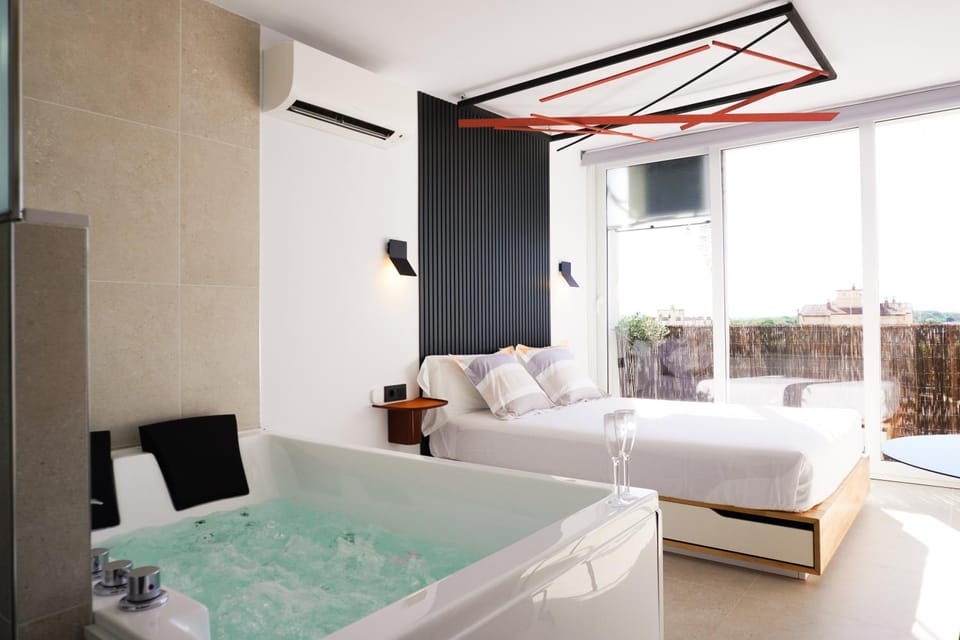 Hot Tub, Bedroom