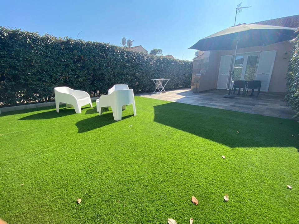 Patio, Natural landscape, Garden, Garden view, sunbed