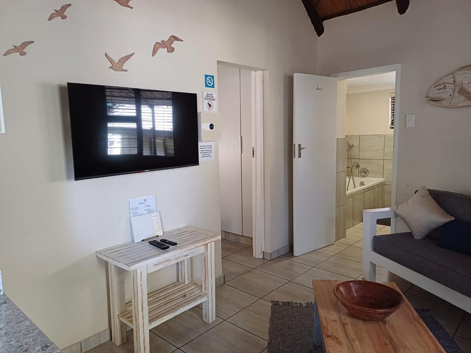 Bathroom, TV and multimedia, Living room, Seating area