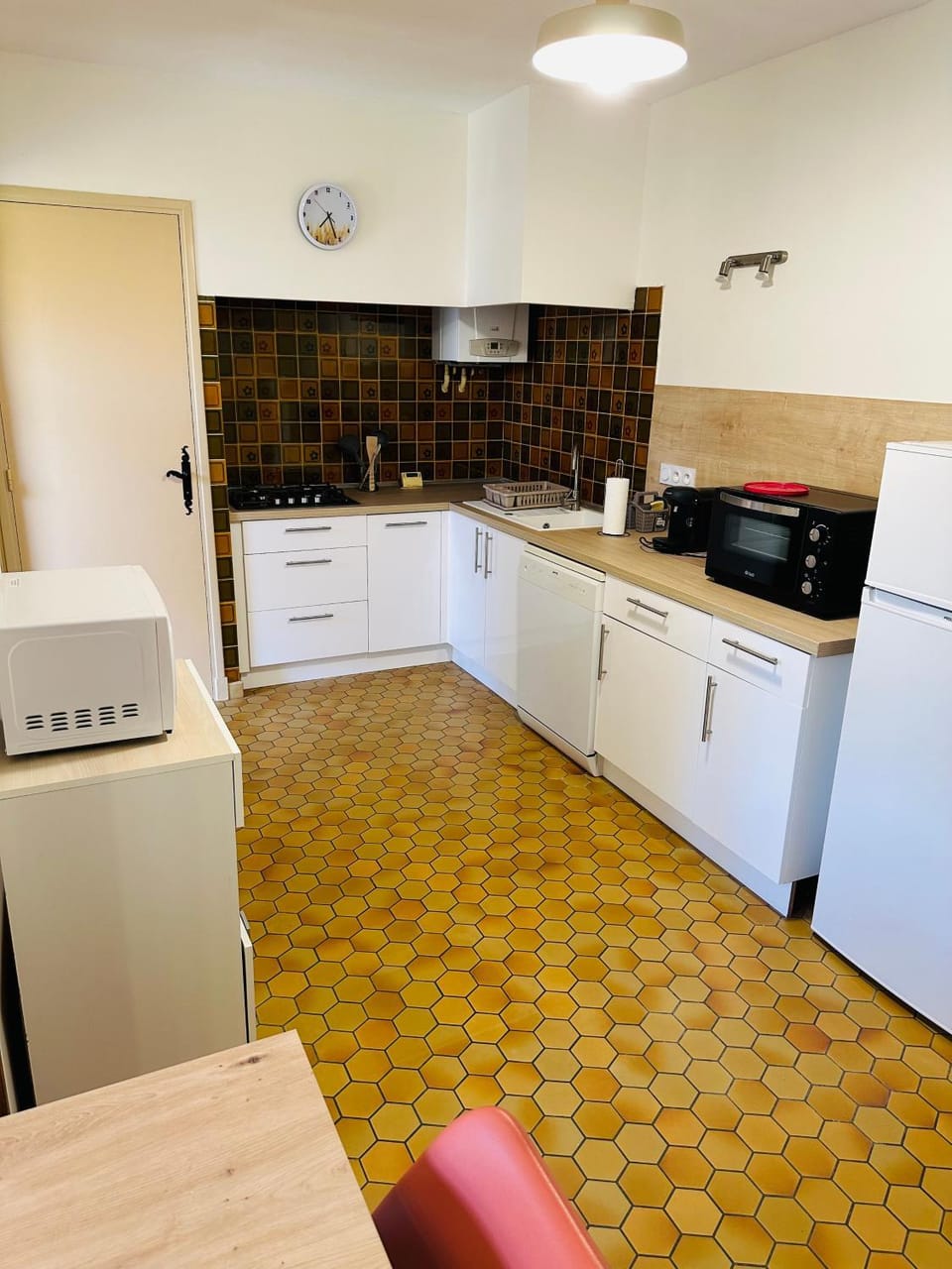 Kitchen or kitchenette, dishwasher, oven, stove