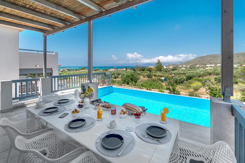Patio, Natural landscape, Balcony/Terrace, Dining area, Pool view, Sea view, Swimming pool, sunbed