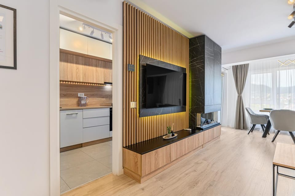 TV and multimedia, Kitchen or kitchenette, Dining area, Evening entertainment, oven, stove