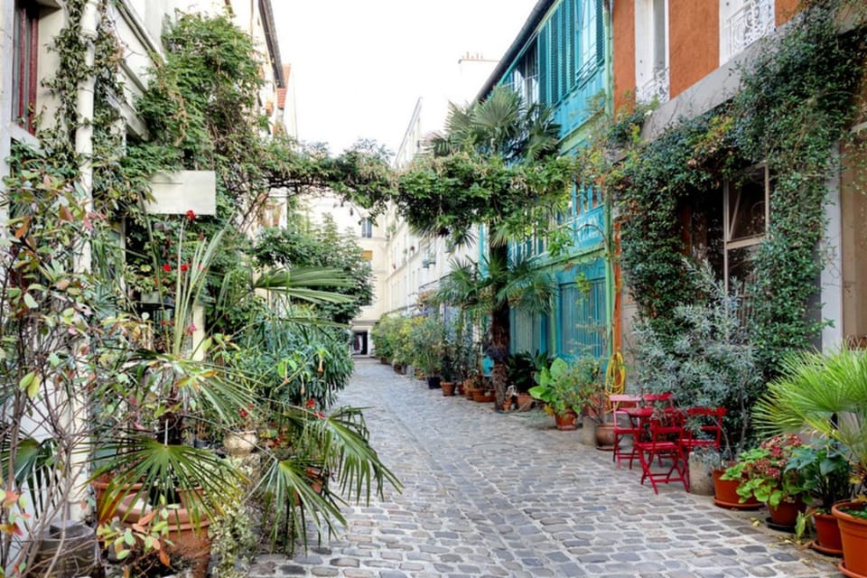 Trendy Studio Heart of Bastille Lively Street Apartment in Paris